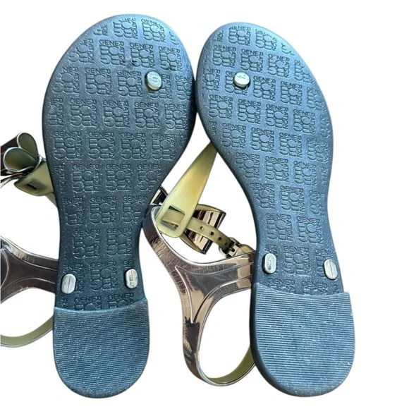 Elegant Silver Bow Sandals BCBG Generations size 8 - Picture 6 of 6